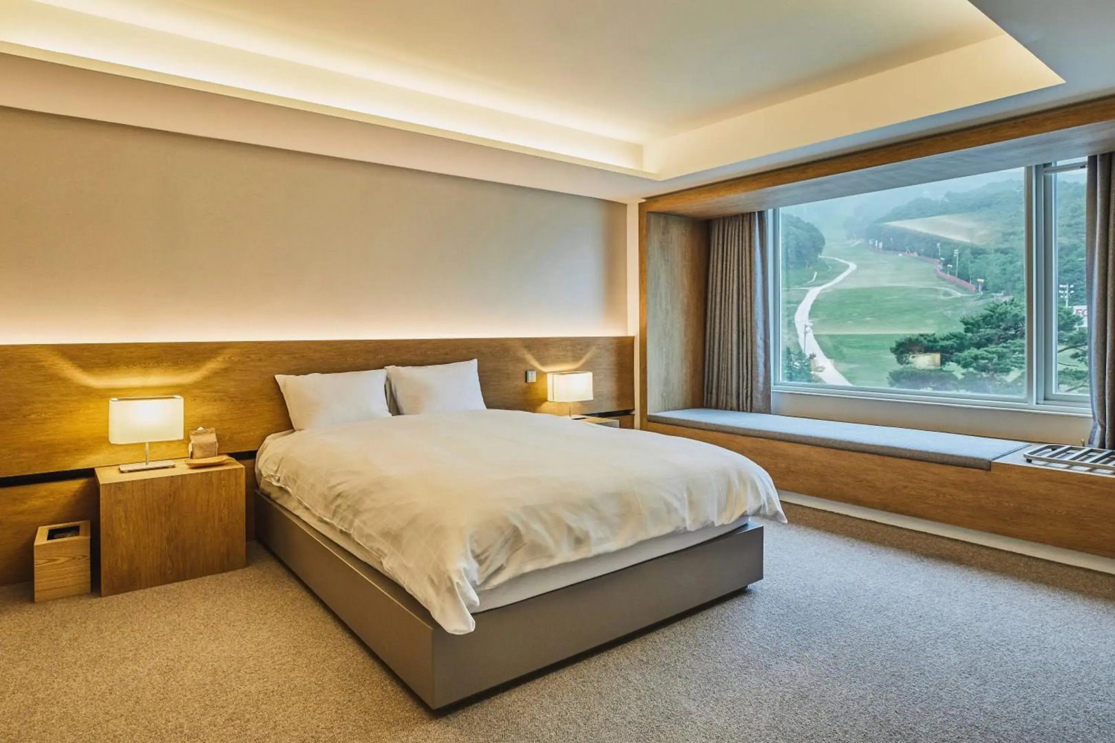 Phoenix Park Resort, Hotel & Condominium