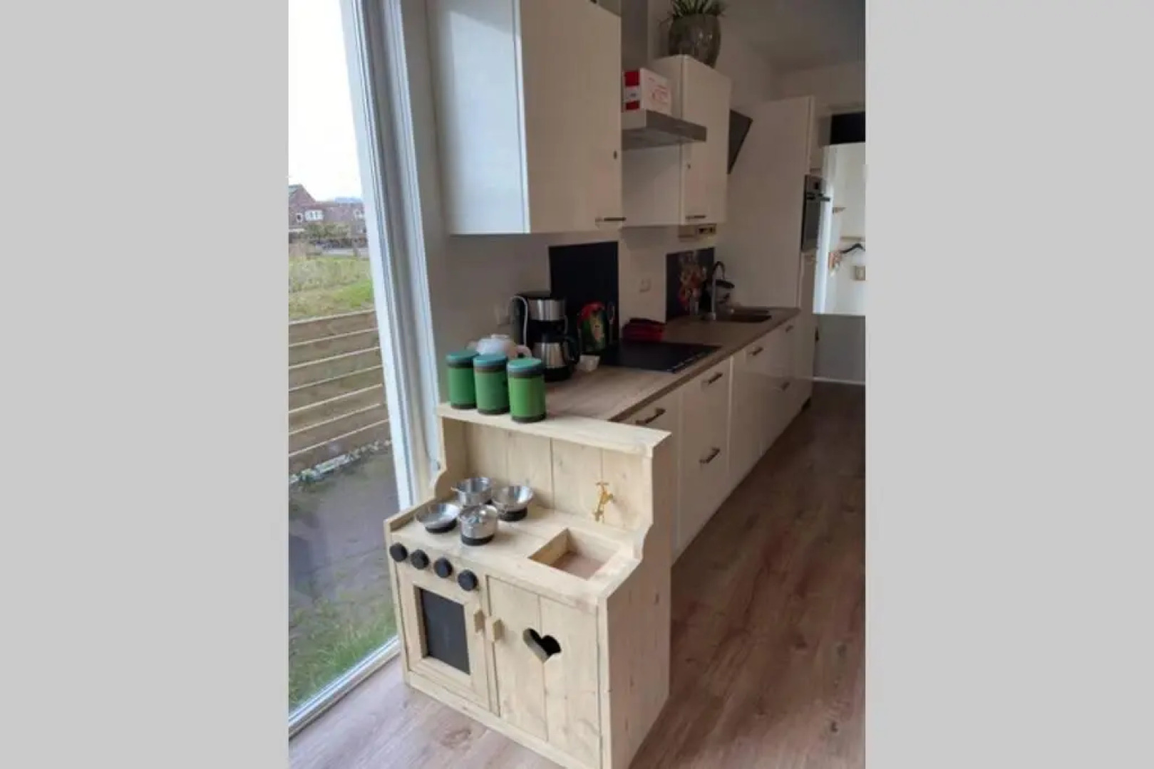 Warm welkom! Zeer ruime privé studio met tuin