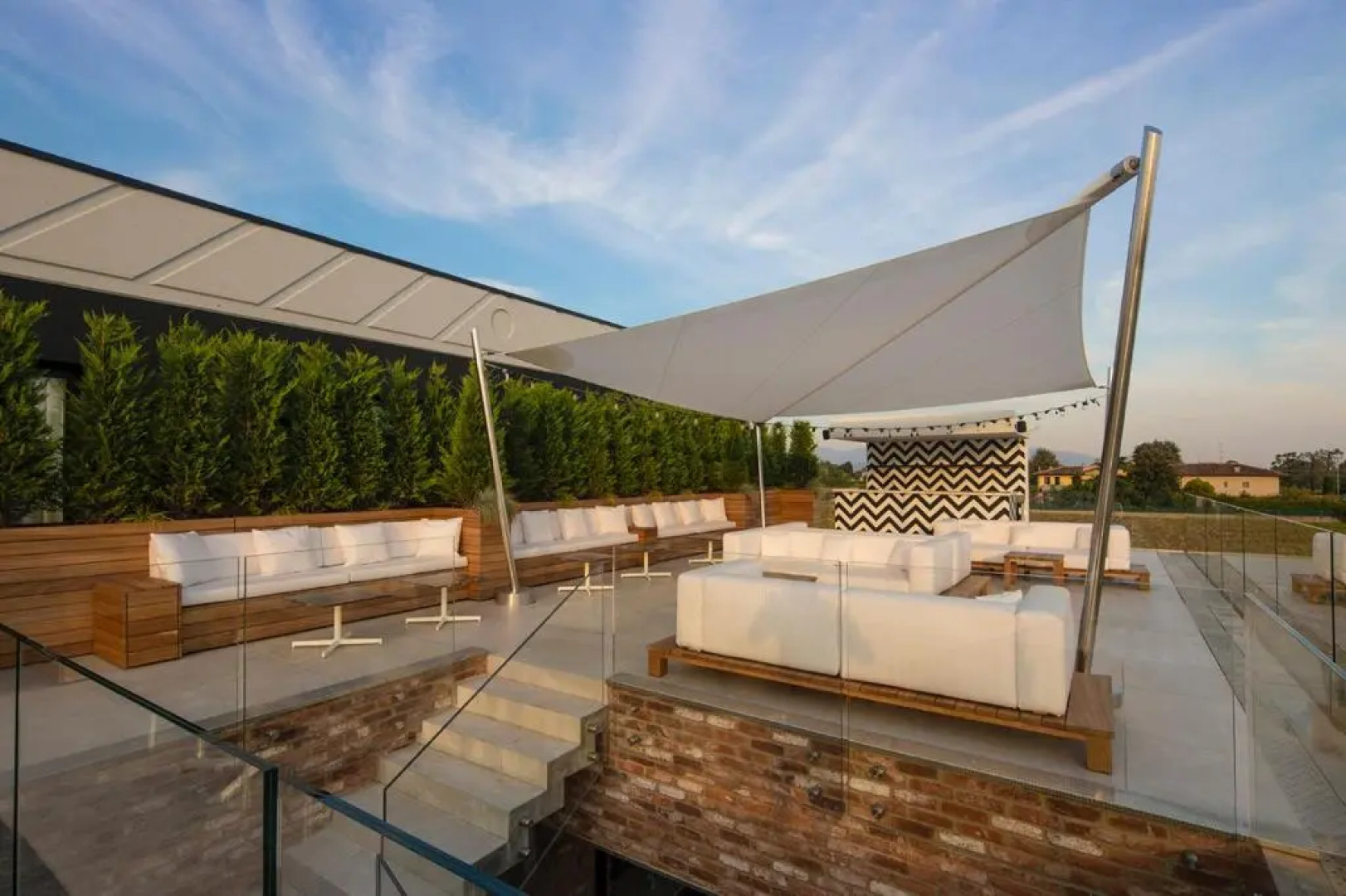 OPHELIA Lounge Restaurant Hotel