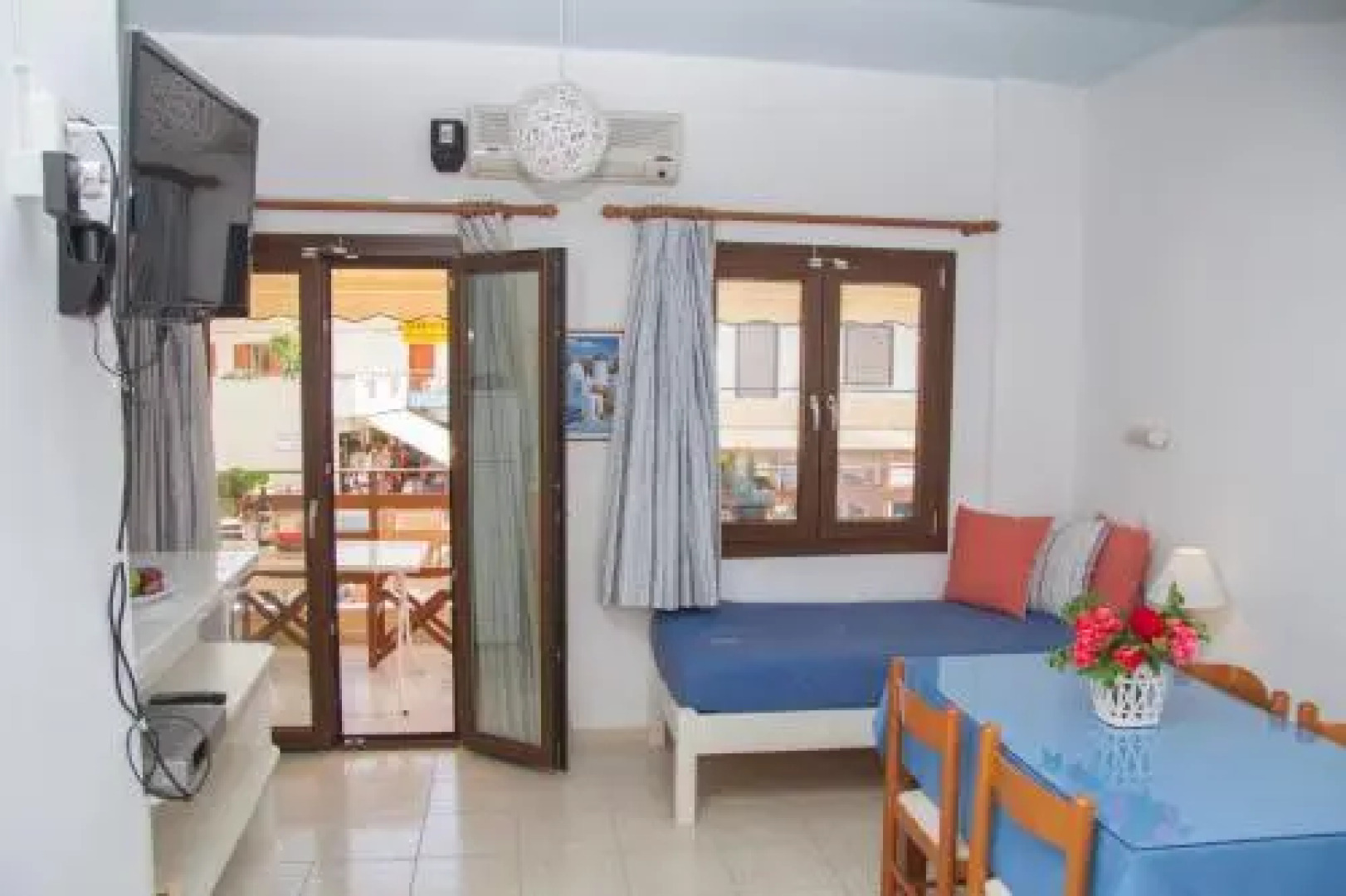 Zorbas Hotel And Apartments