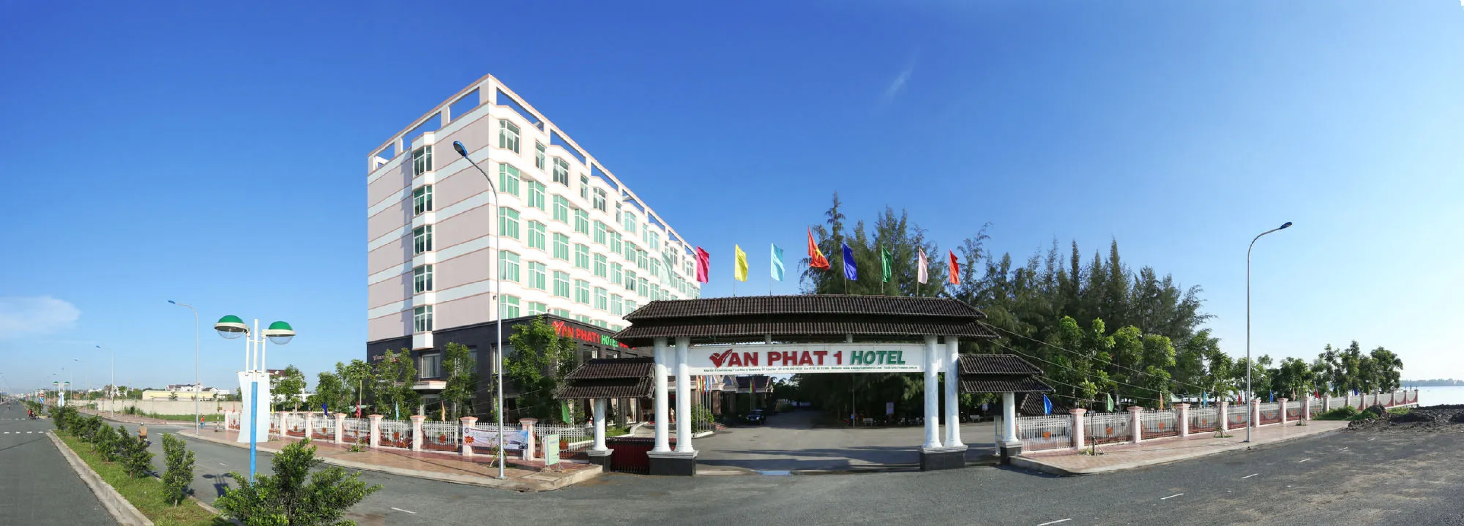 Van Phat Riverside Hotel