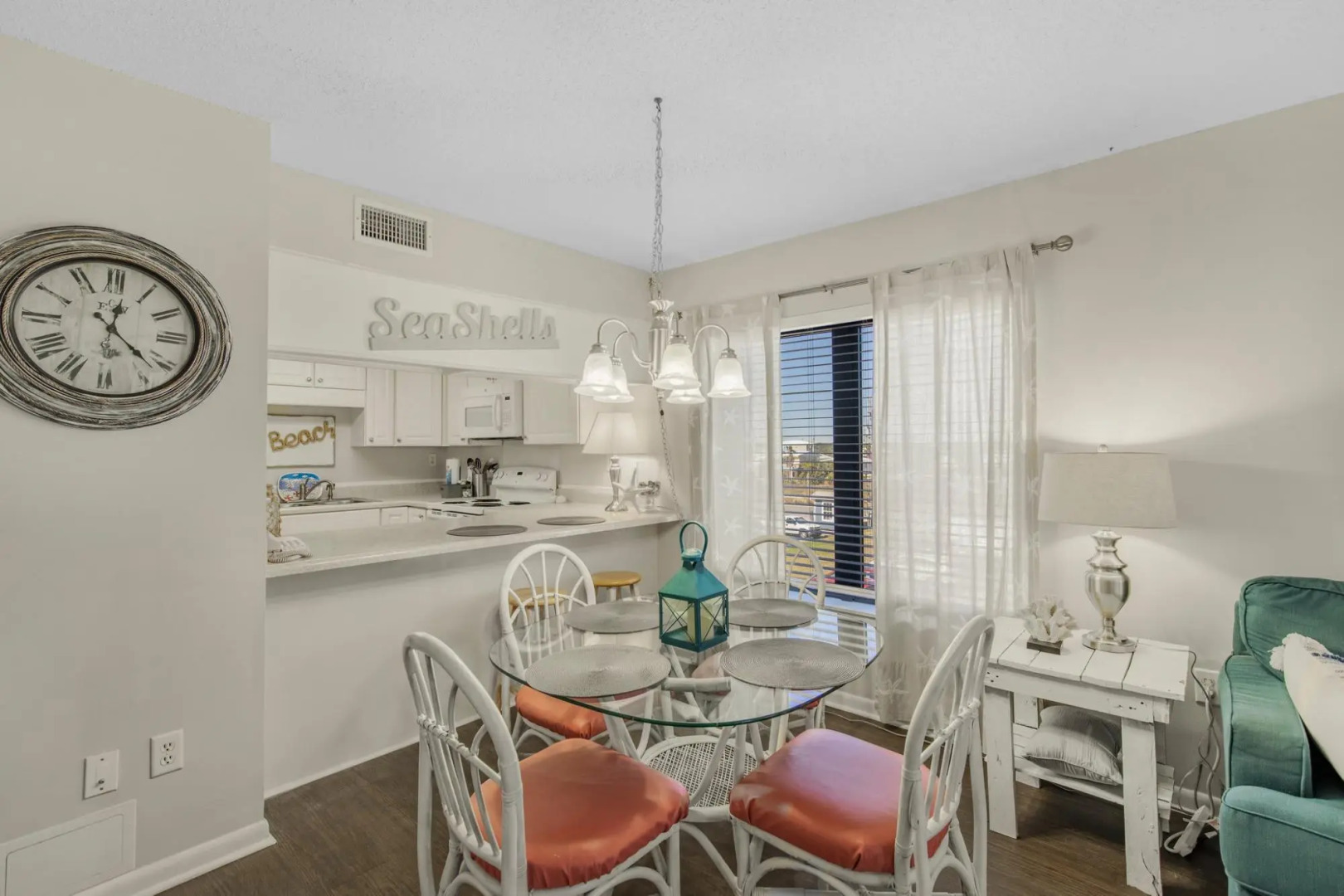 Amazing condo on the whites sands of Gulf Shores with outdoor pool