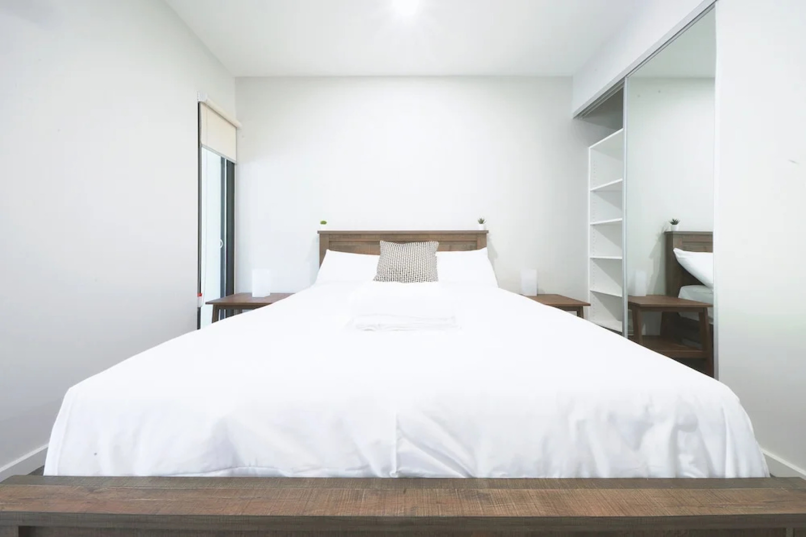 Modern apt in heart of the city