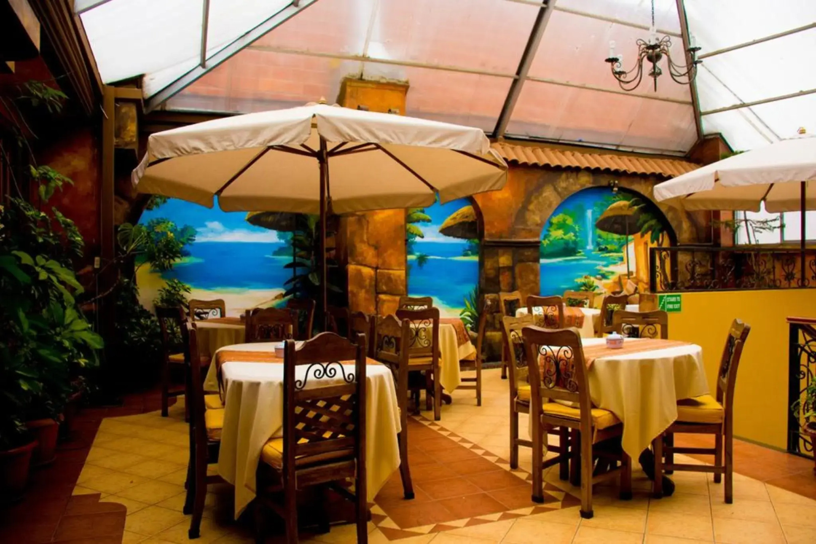 Las Brisas Centro Hotel