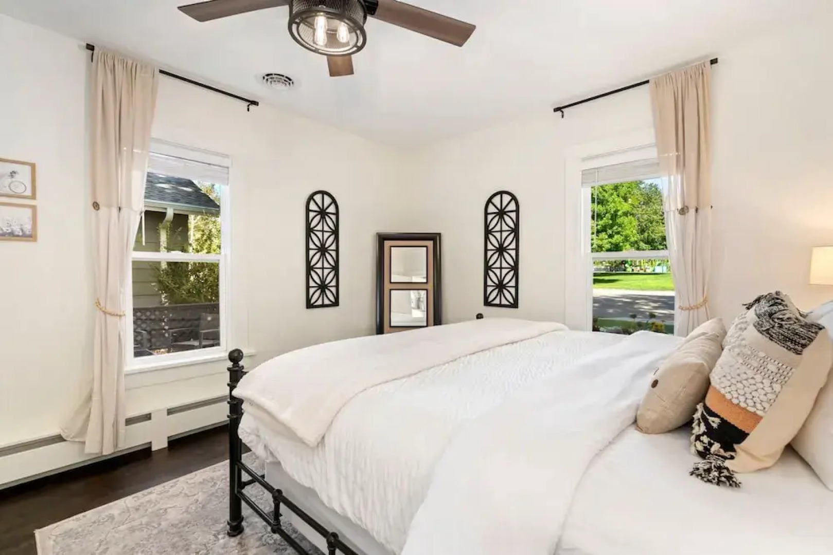 Windsor Farmhouse Family Fun, Yard & Fireplace