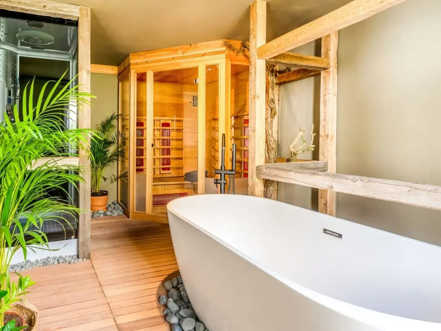 Lavish Holiday Home in Spaubeek with Turkish Steambath