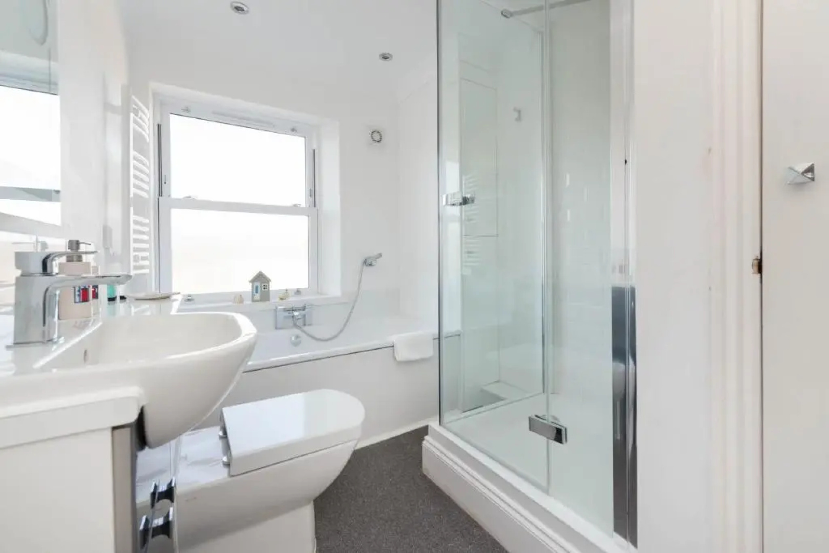 Luxury Two Bedroom Apartment with Fantastic Panoramic Sea Views