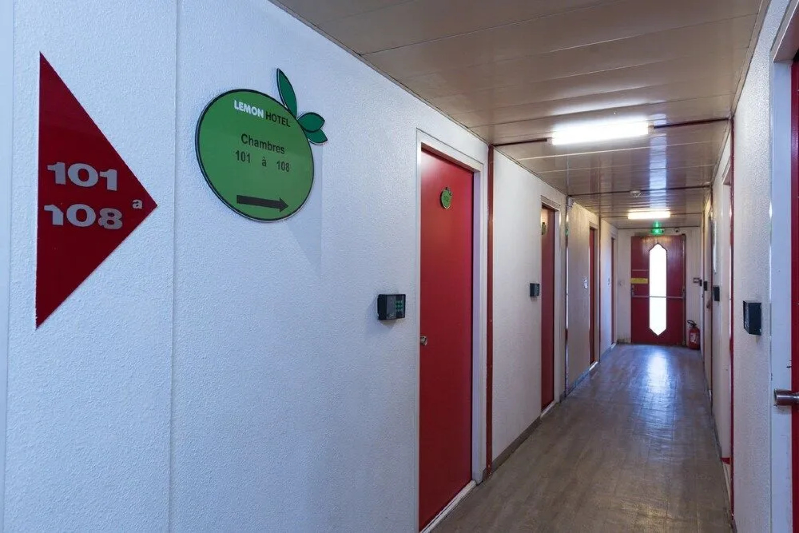 Lemon Hotel - Mery sur Oise/Cergy