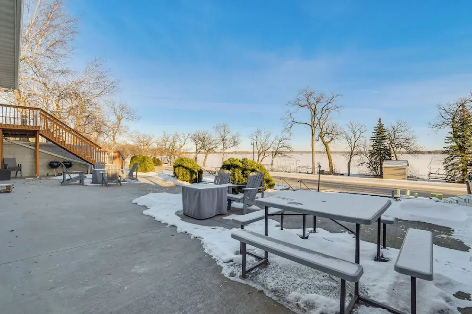 Modern Apt on Detroit Lake w/ Dock Access!