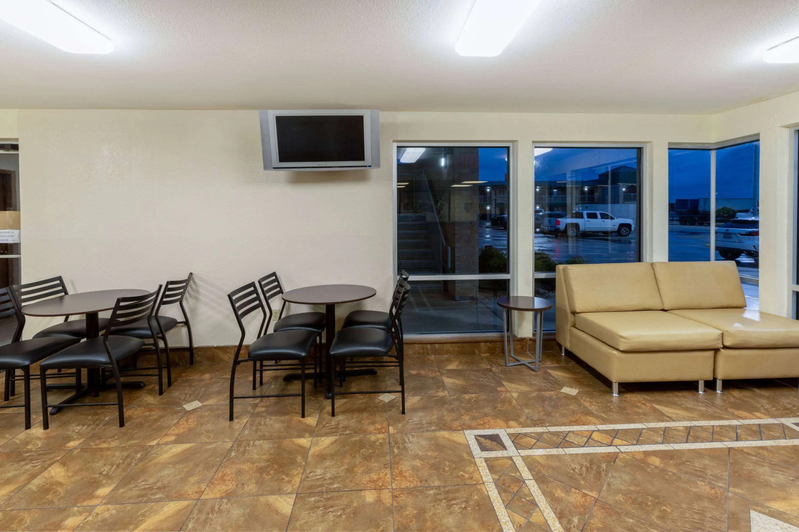 Super 8 by Wyndham Seguin