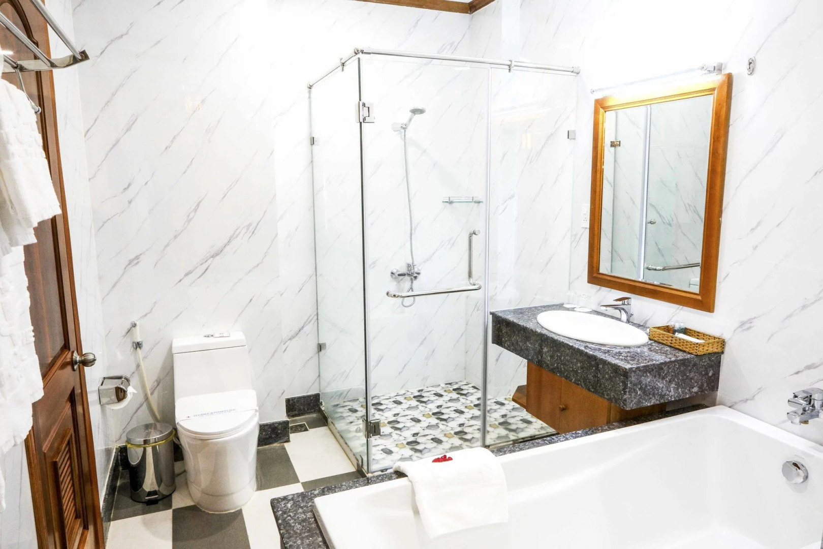 Huong Viet Hotel Quy Nhon - Beachfront