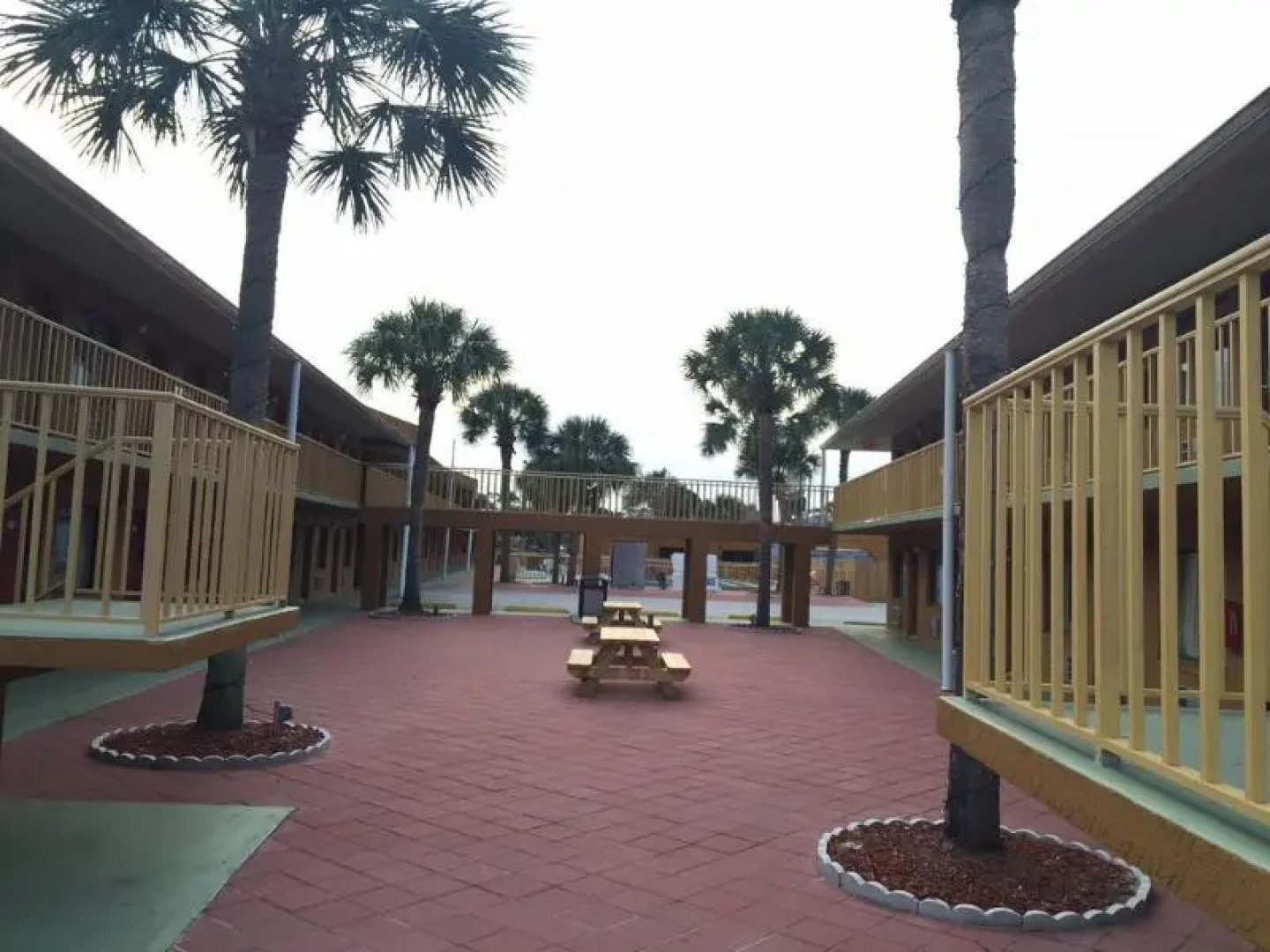 Country Hearth Inn - Kissimmee