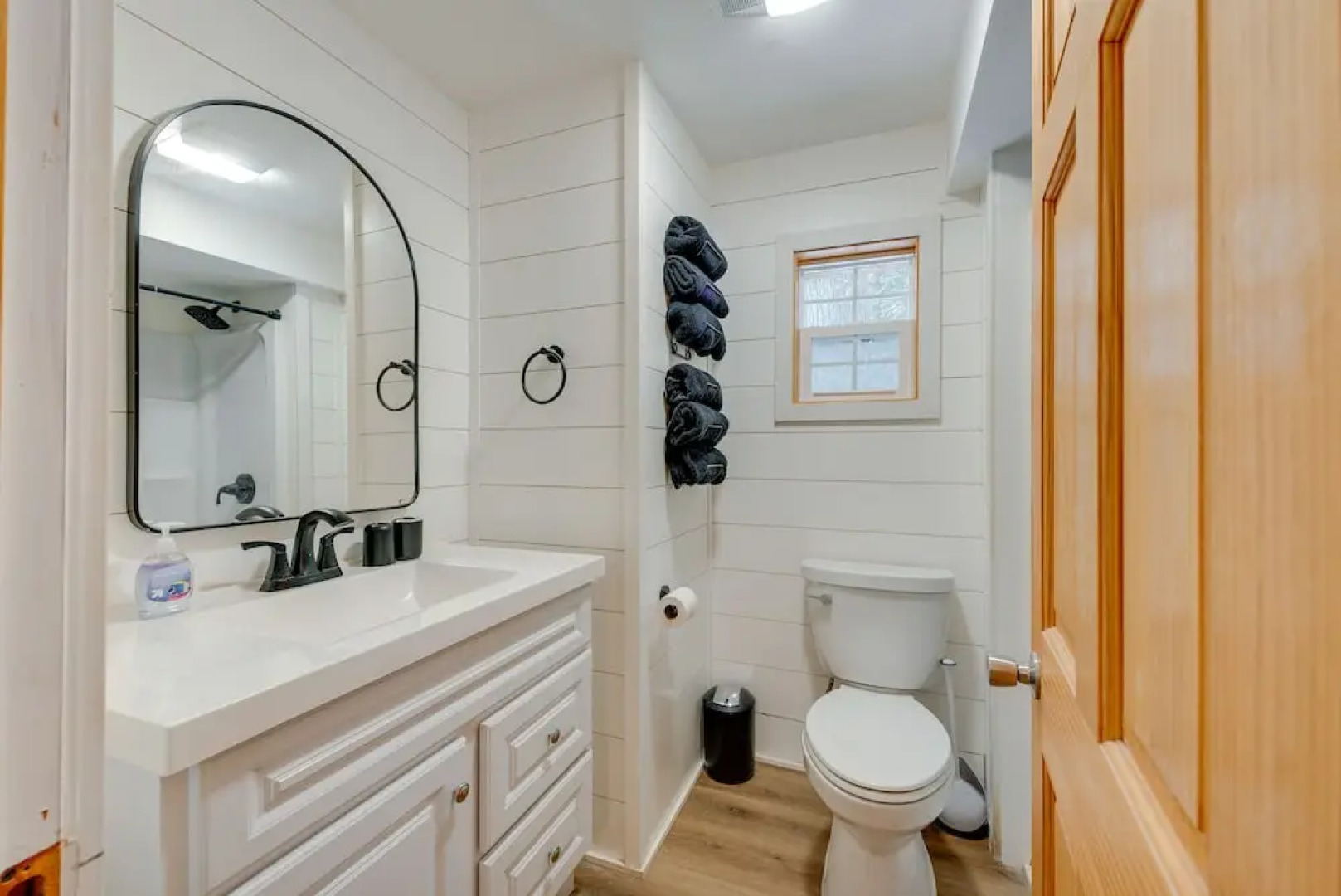 7 Mi to Jack Frost Ski Area: Cozy Blakeslee Cabin!