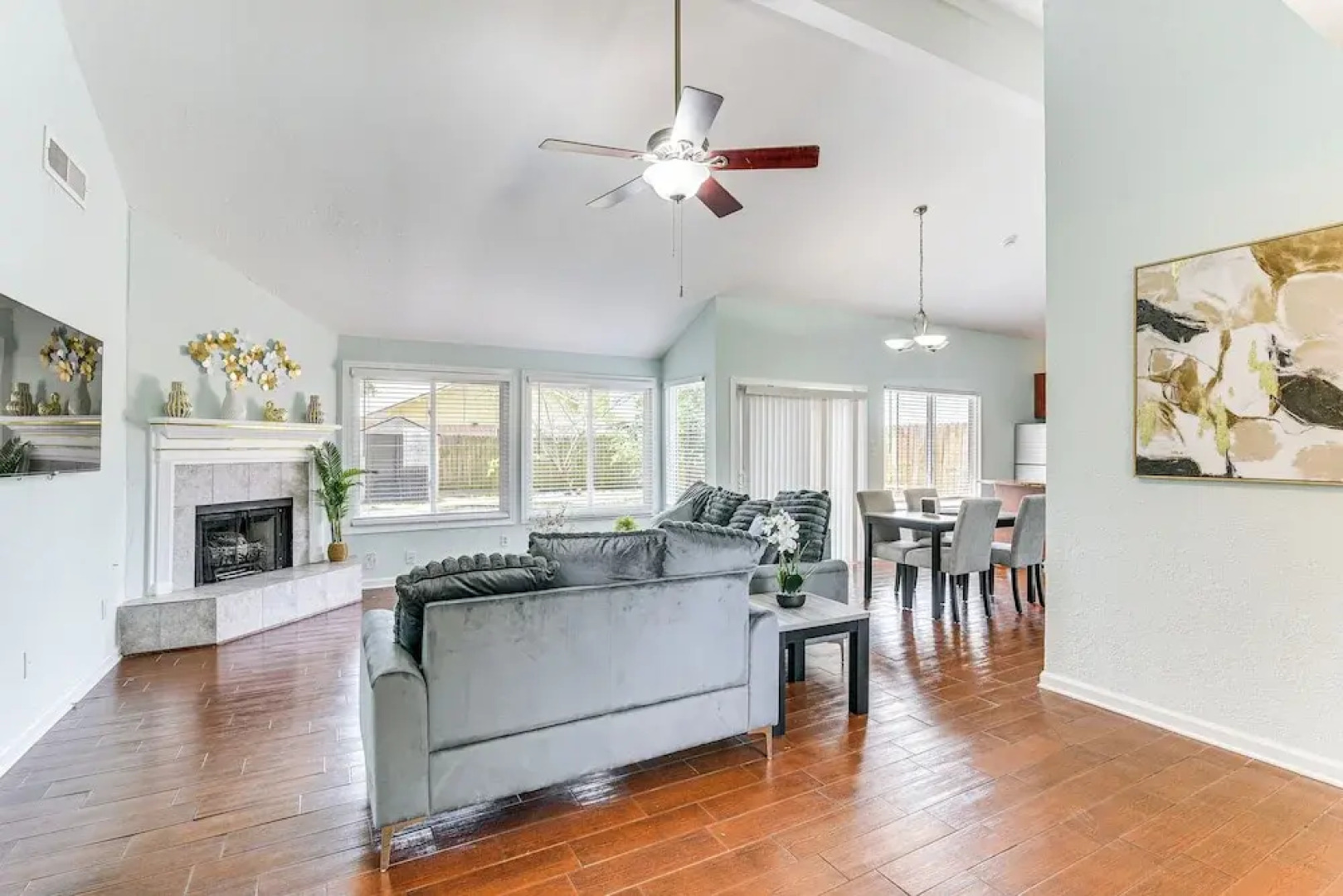 Patio, Fire Pit & Yard: Family Home in Pearland