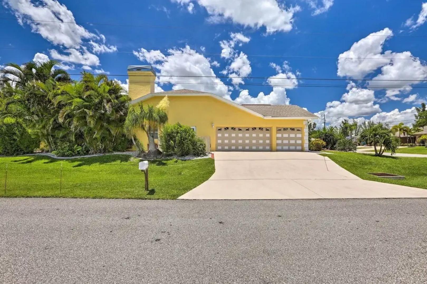 Pool & Fire Pit: Cape Coral Golf Course Getaway