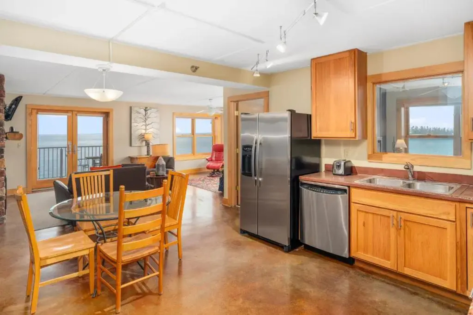 East Bay Suites