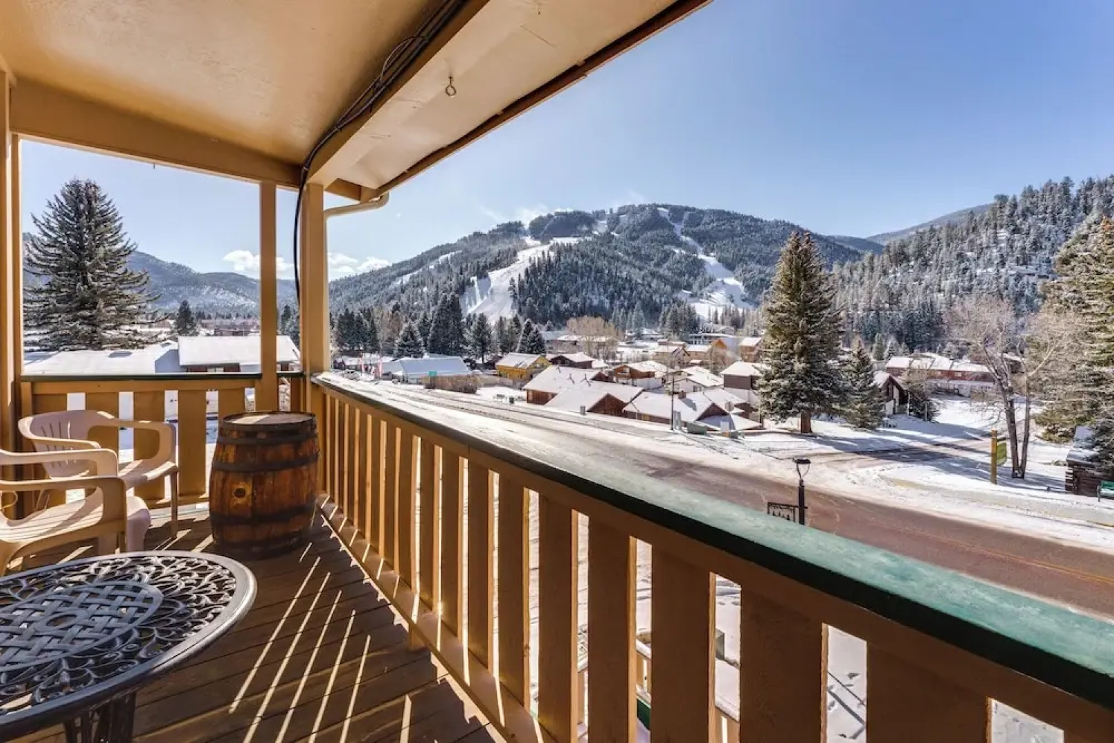 1/2 Mi to Skiing: Red River Condo w/ Free Shuttle!