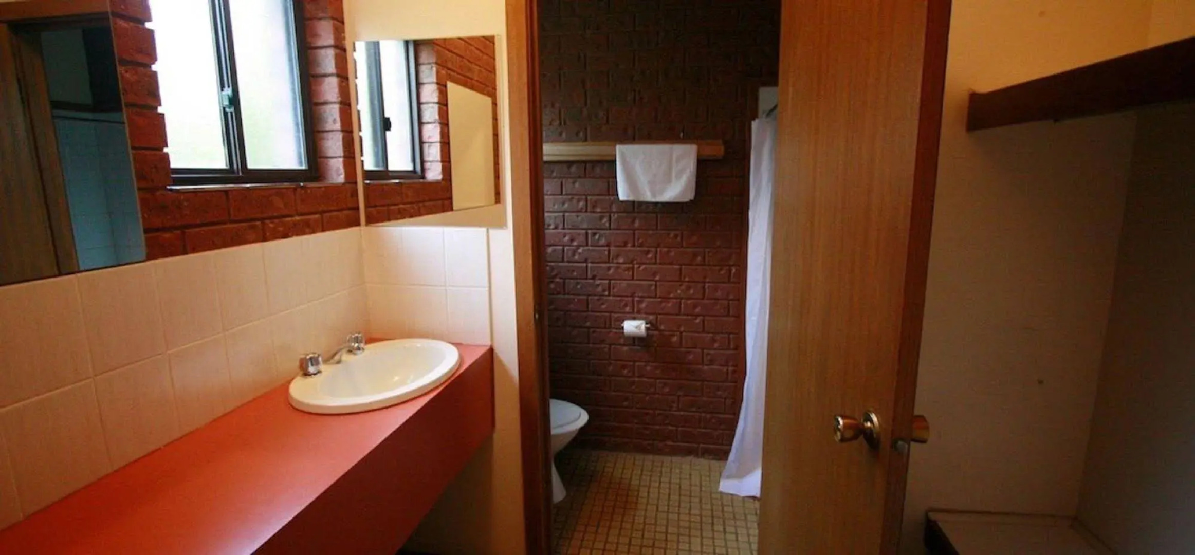 Harrietville Snowline Hotel