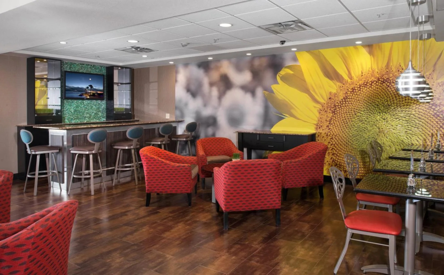 Holiday Inn Express & Suites Wichita Northwest by IHG