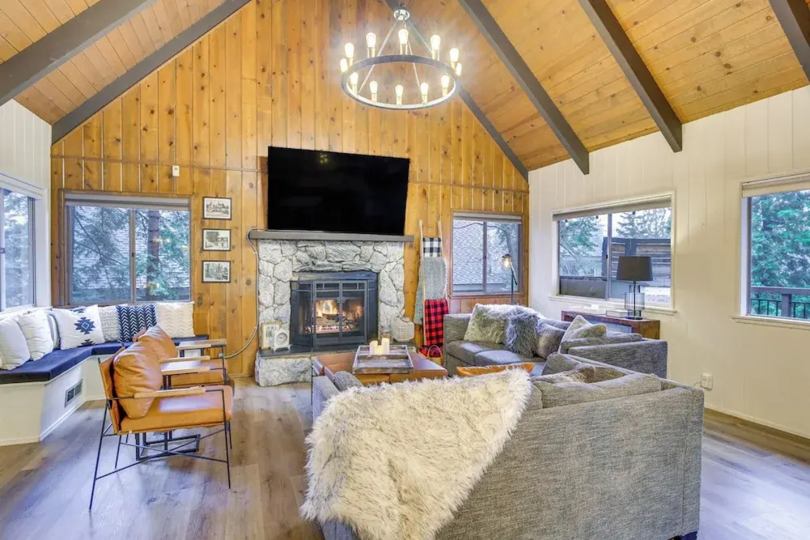 Cozy & Chic Lake Arrowhead Cabin w/ Deck!