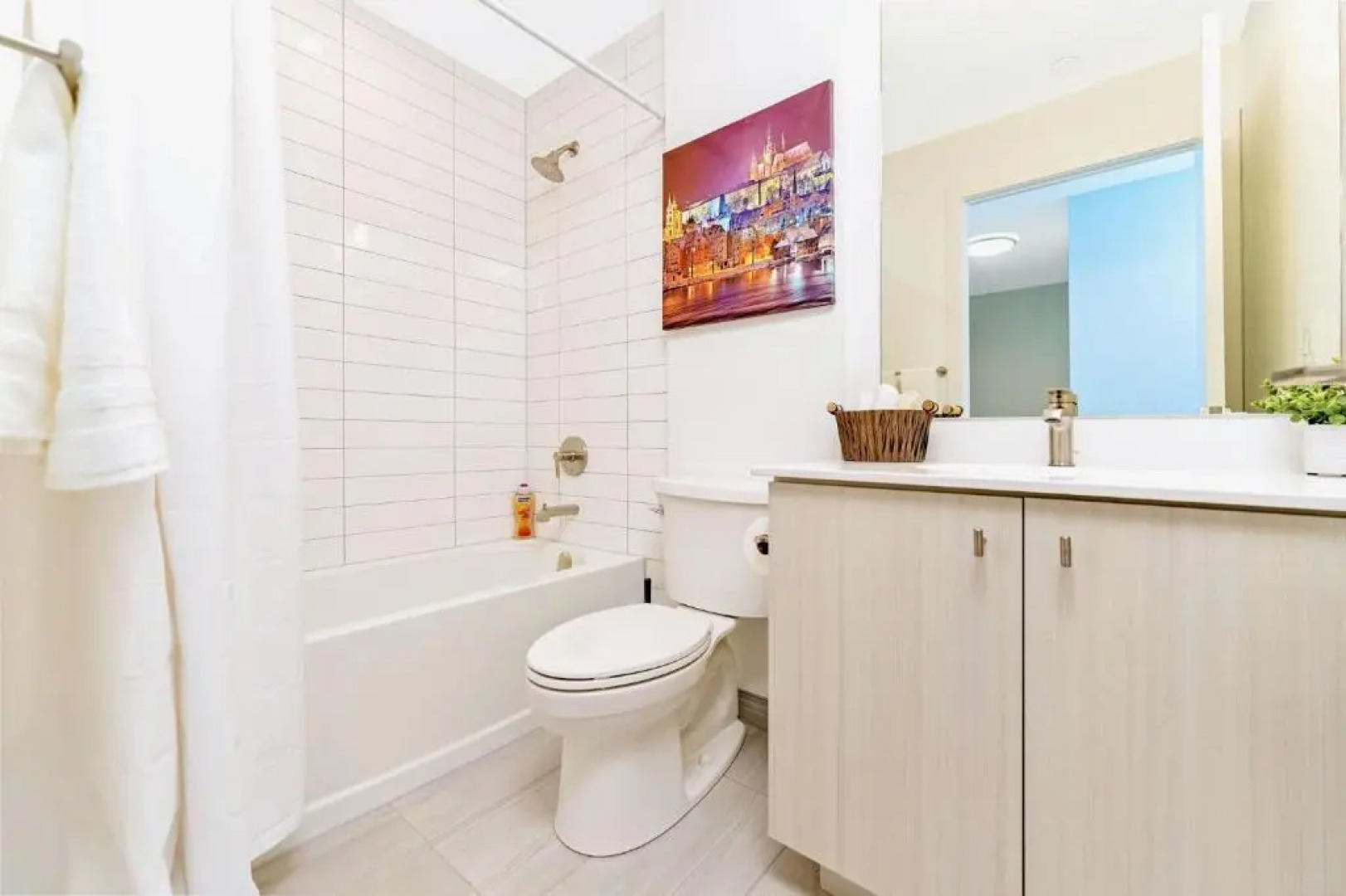 Luxury 1BR Condo - Private Balcony City Views