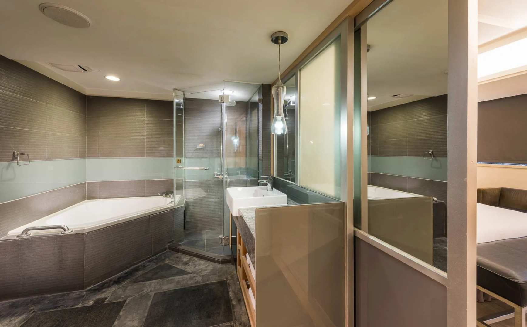 Shin Yuan Celeb Metro Hotel