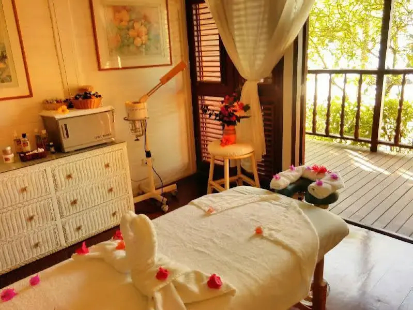 Tamarind Beach Hotel & Yacht Club