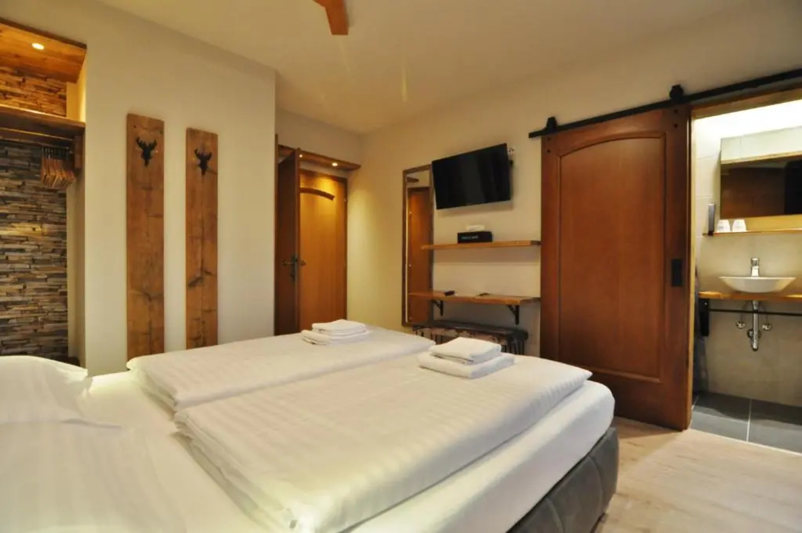 Pension & Apartments Weissbriach