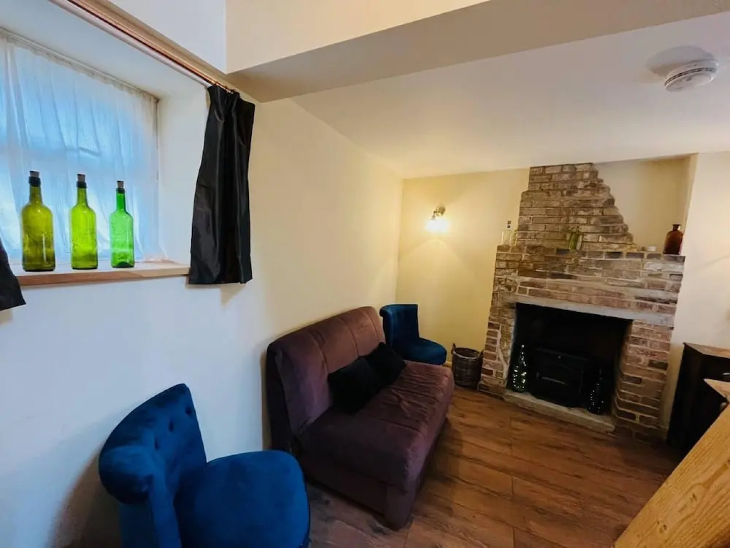 Adorable and Cosy Tiny Cottage