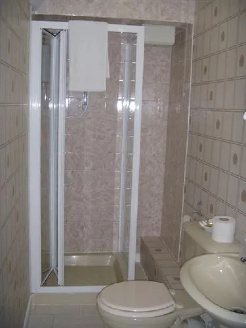 Whitworth Falls Hotel