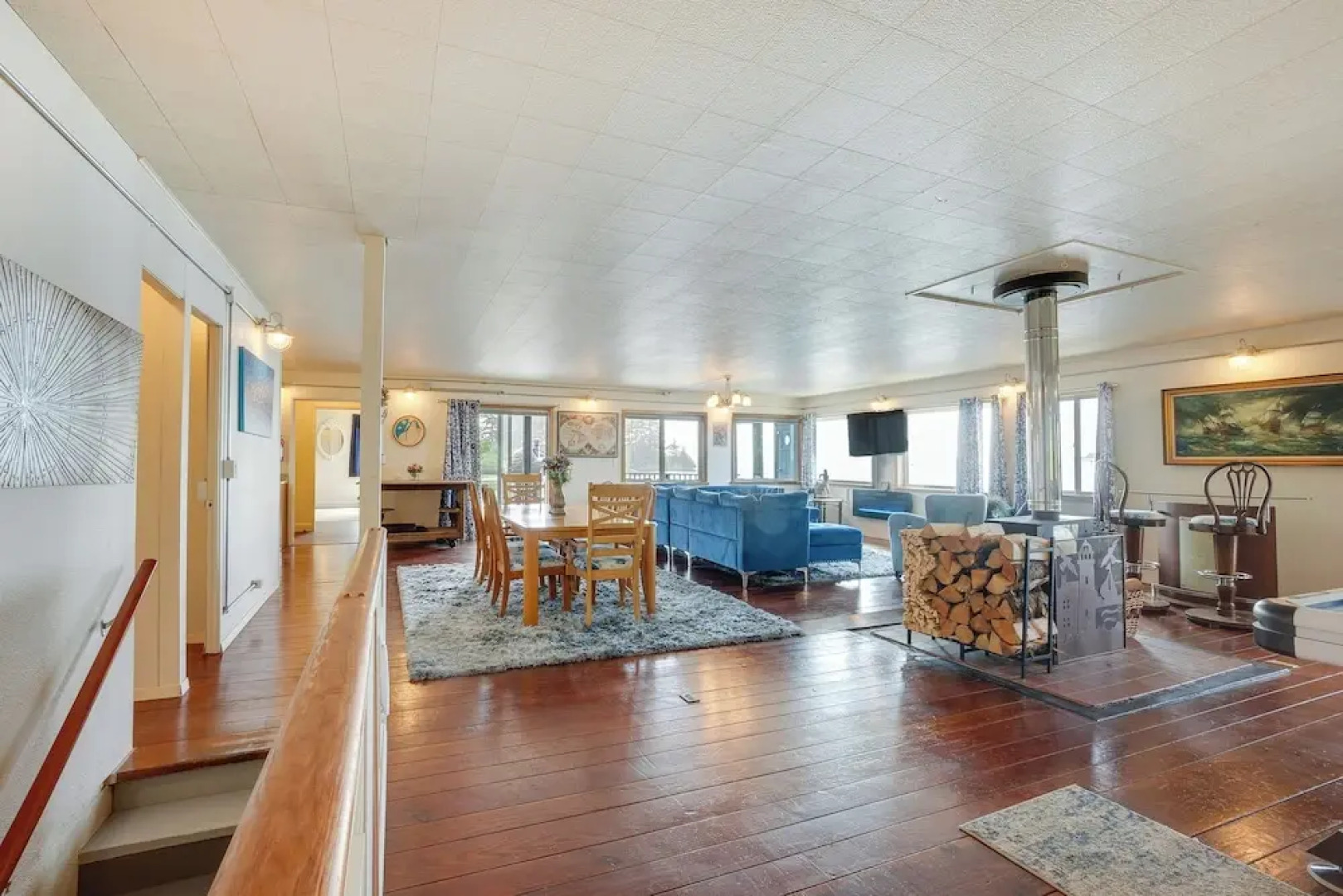 Waterfront Coos Bay Retreat w/ Kayaks!