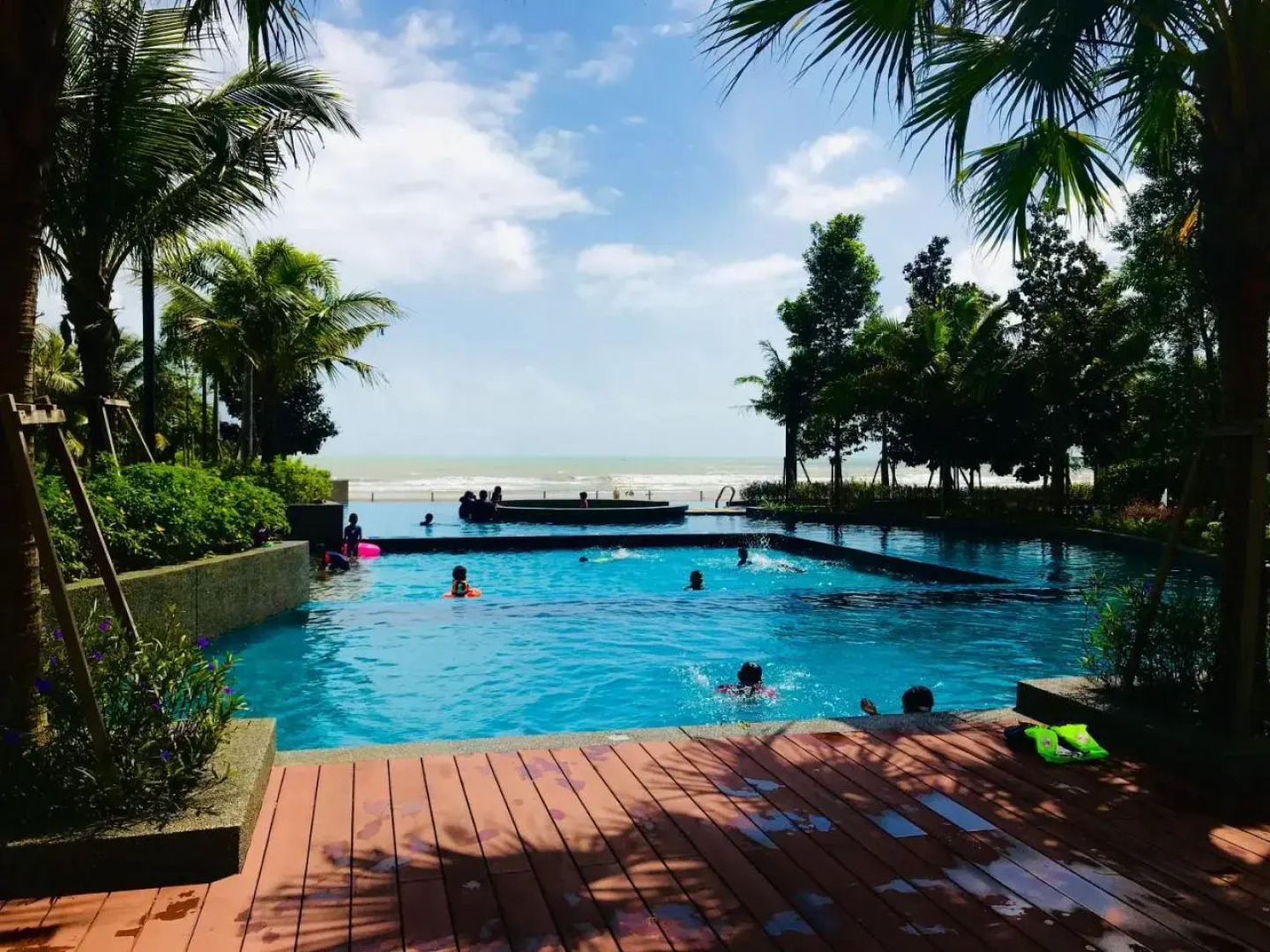 dESir Suite TimurBay