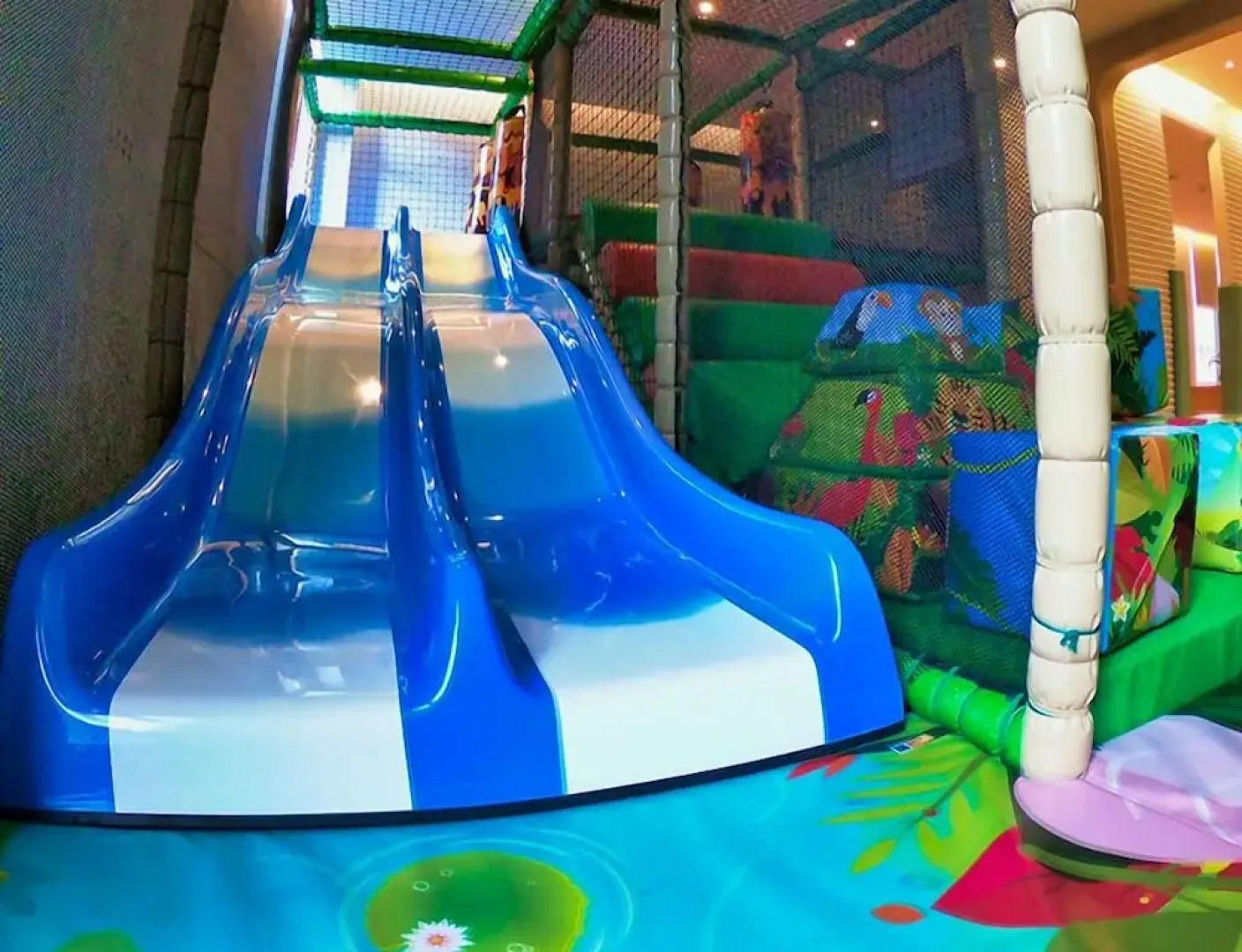 Balcony Courtyard Hotel & Serviced Apartment