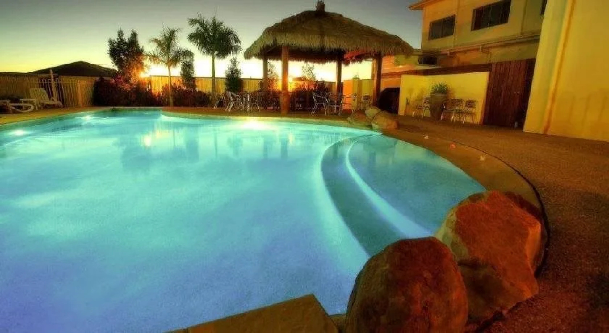 Mayfair Motel Emerald