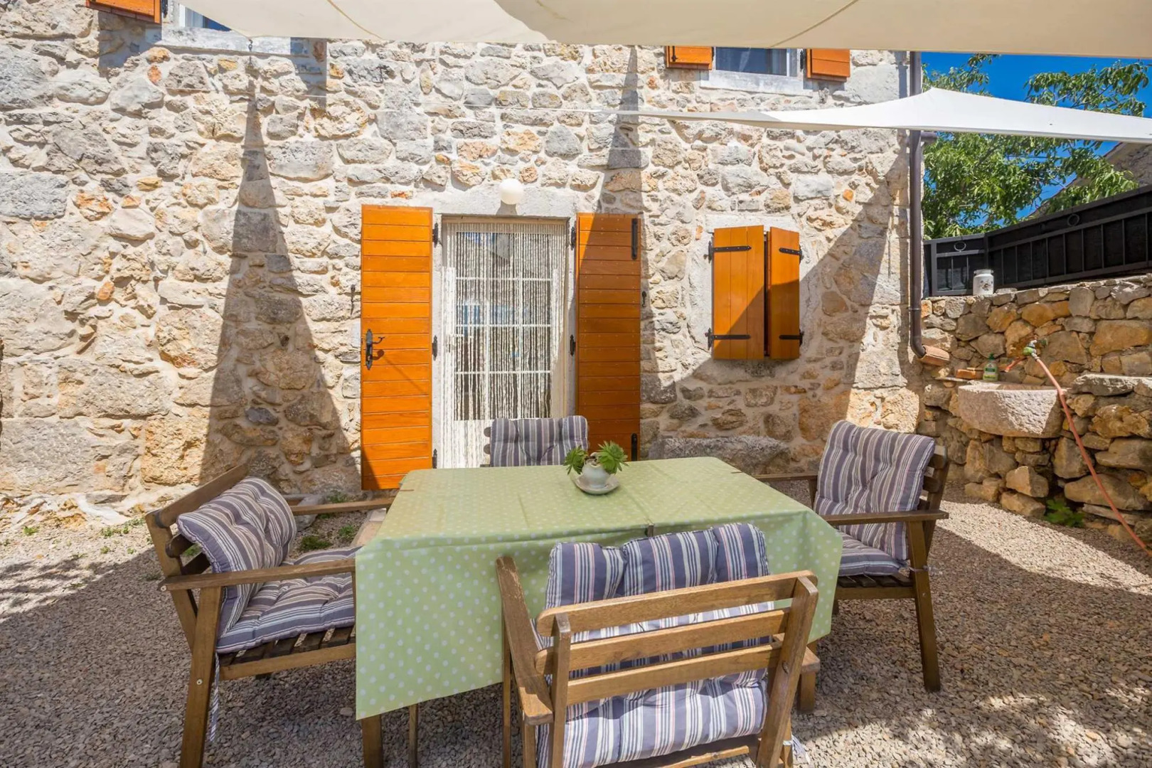 Holiday House Lara 04401