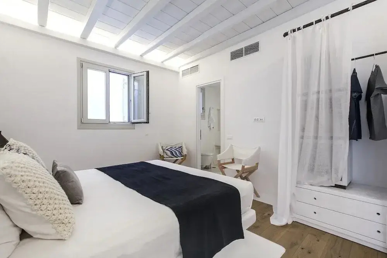 Villa Blue - White by Thea-concept