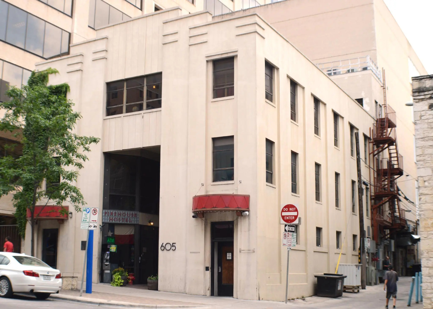 Firehouse Hostel & Lounge