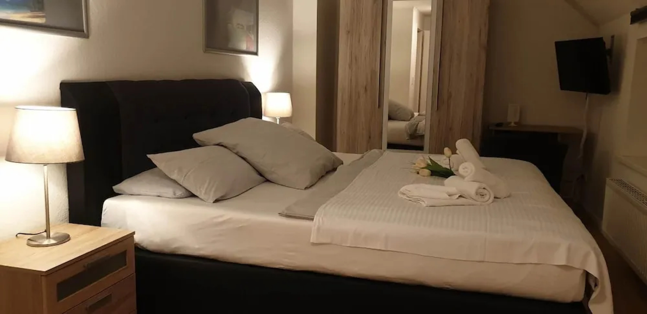 Apartment With Garden and City View