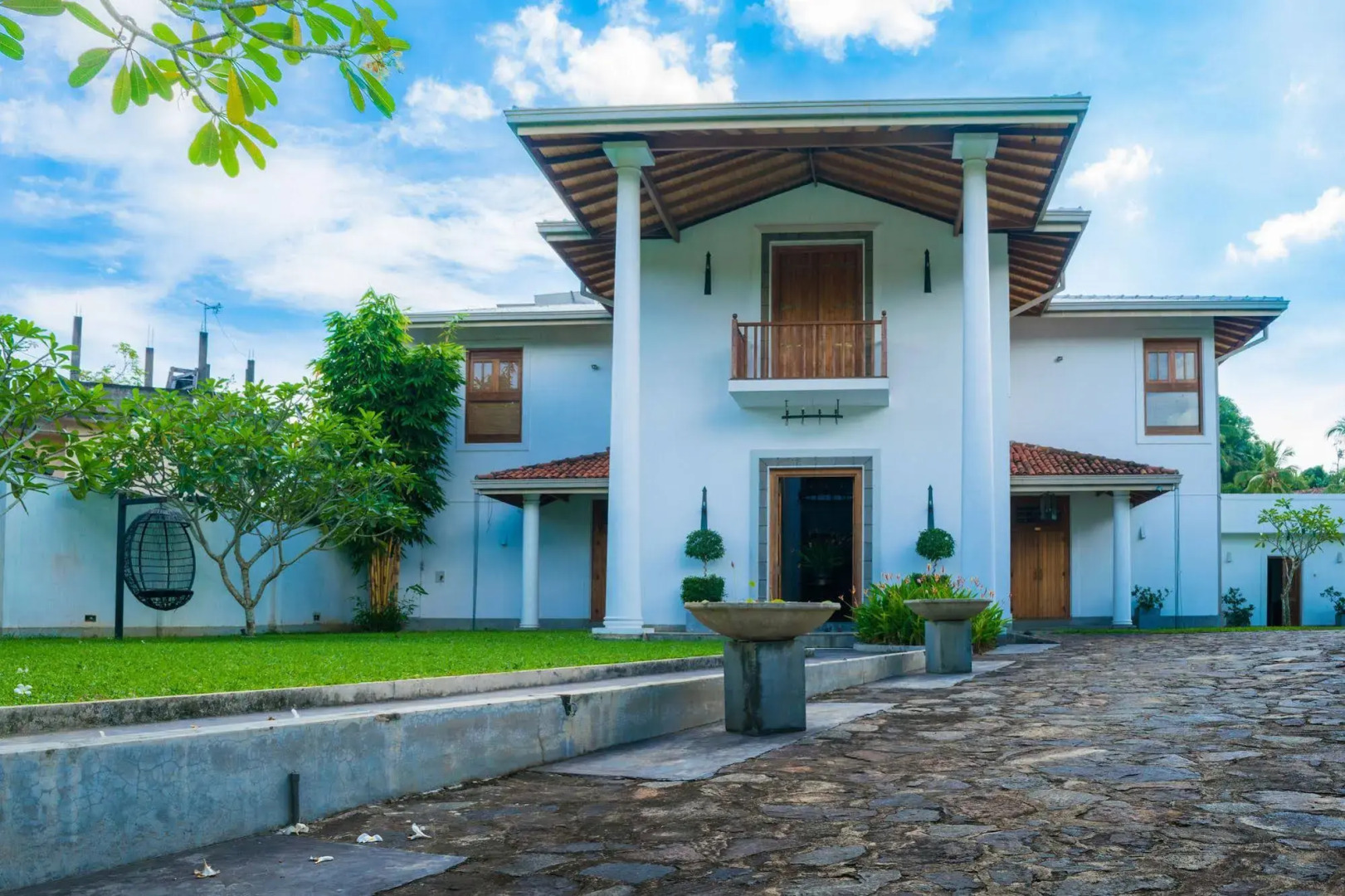 Villa White Queen Resort & Spa