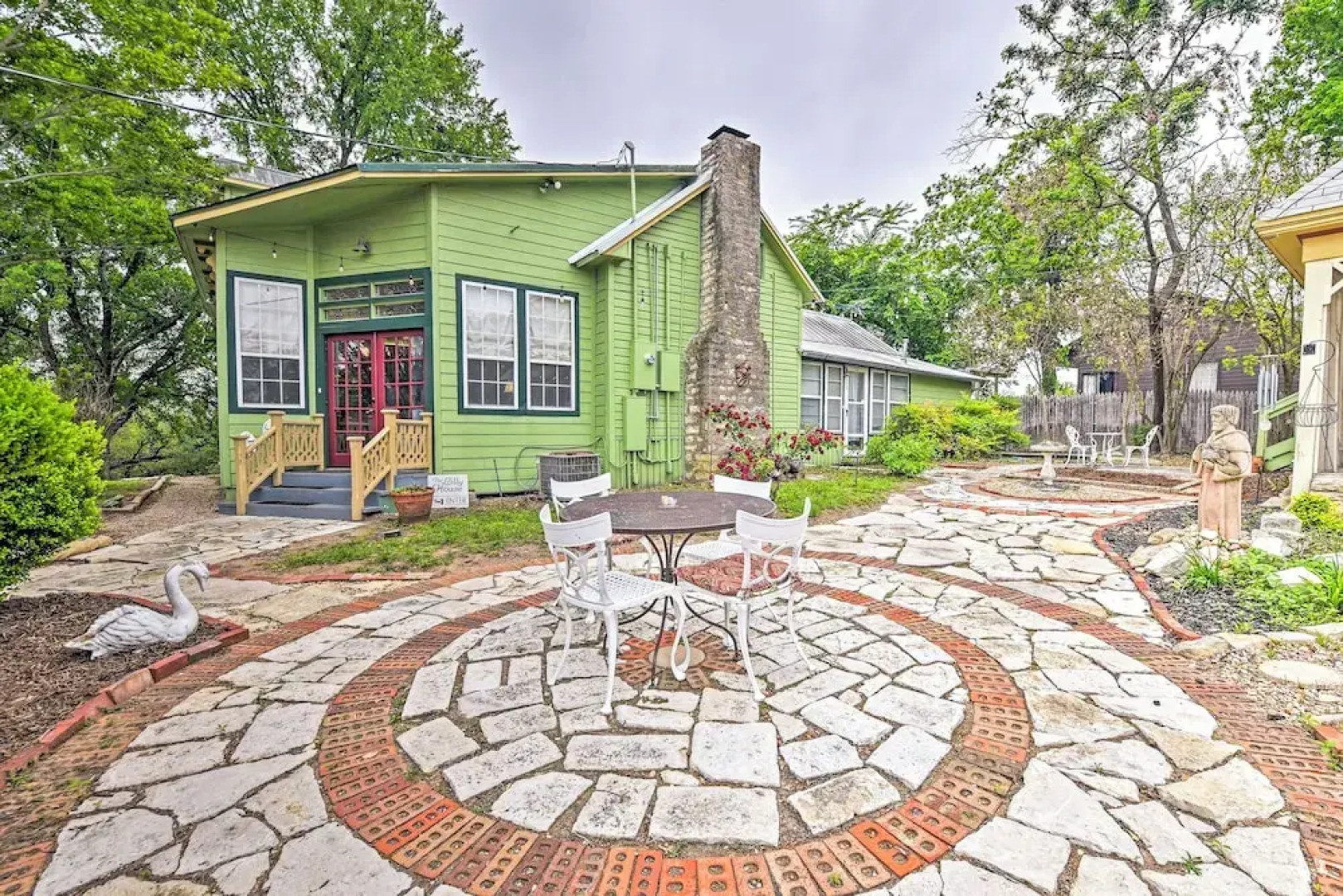 The Lilly House: Historic Glen Rose Home w/ Porch!