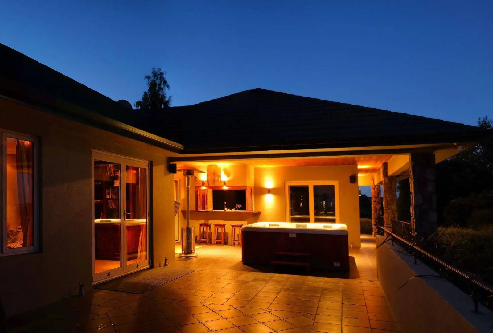 Acacia Bays Tauhara Sunrise Lodge