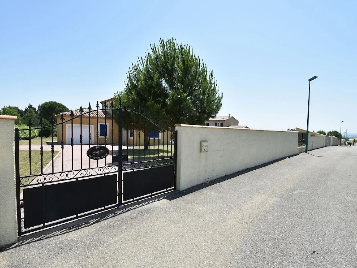 Spacious Villa Near Villemoustaussou With Pool