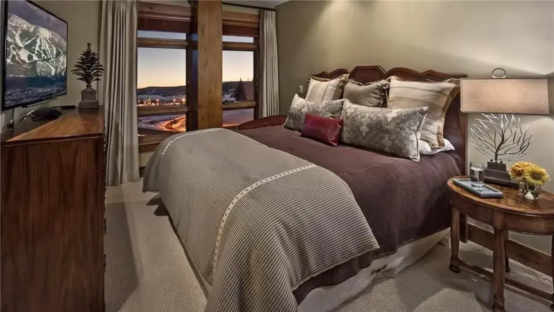 Cougar Mountain 501 4 BedroomCondo By Moving Mountains