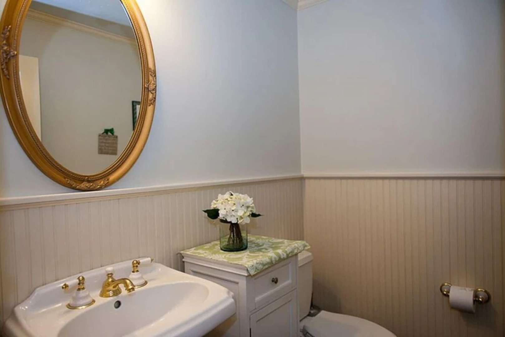 Suburban Getaway. Fire pit & Fireplace. Steam Shower