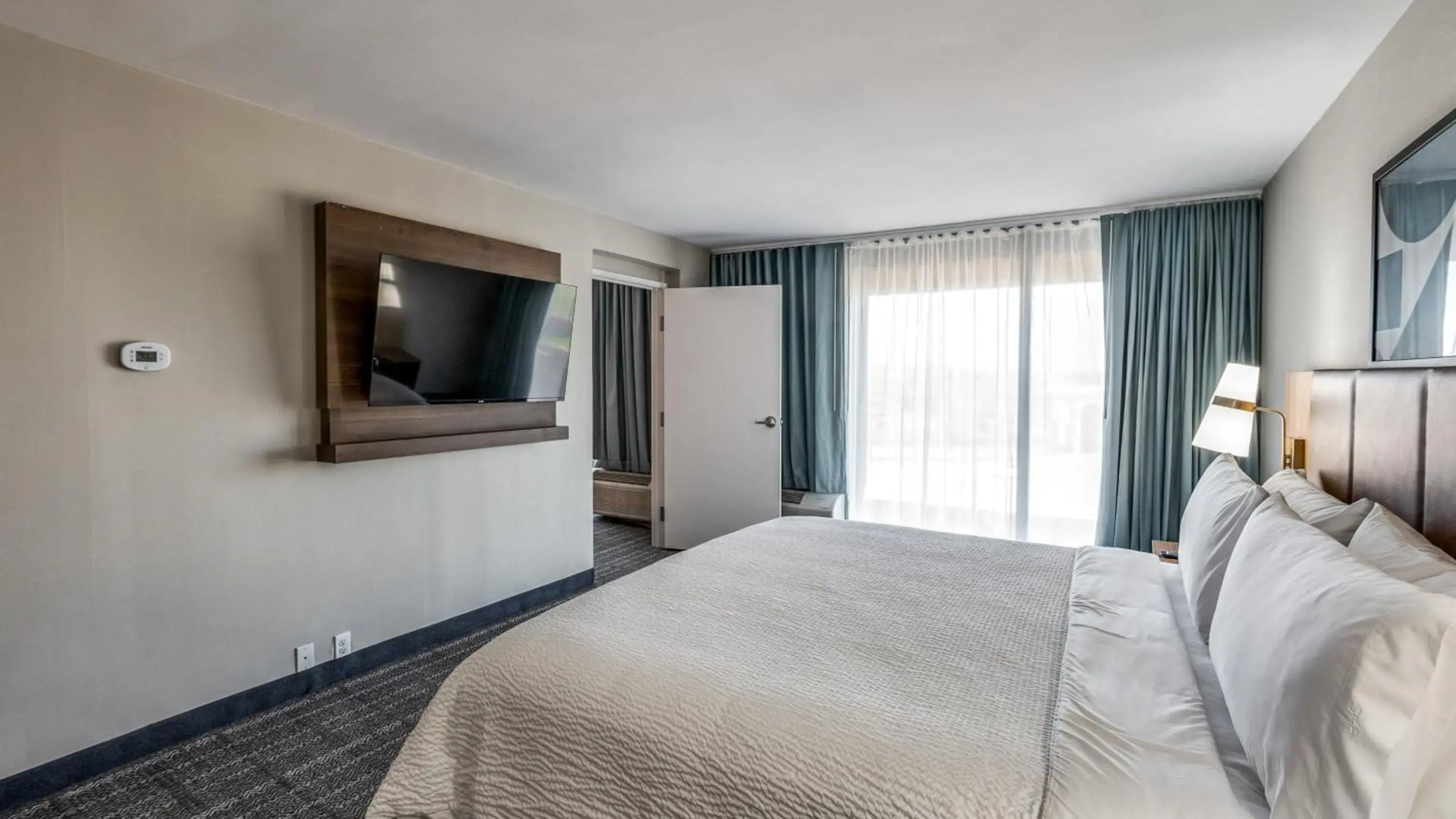 Holiday Inn Dallas Market Ctr Love Field by IHG