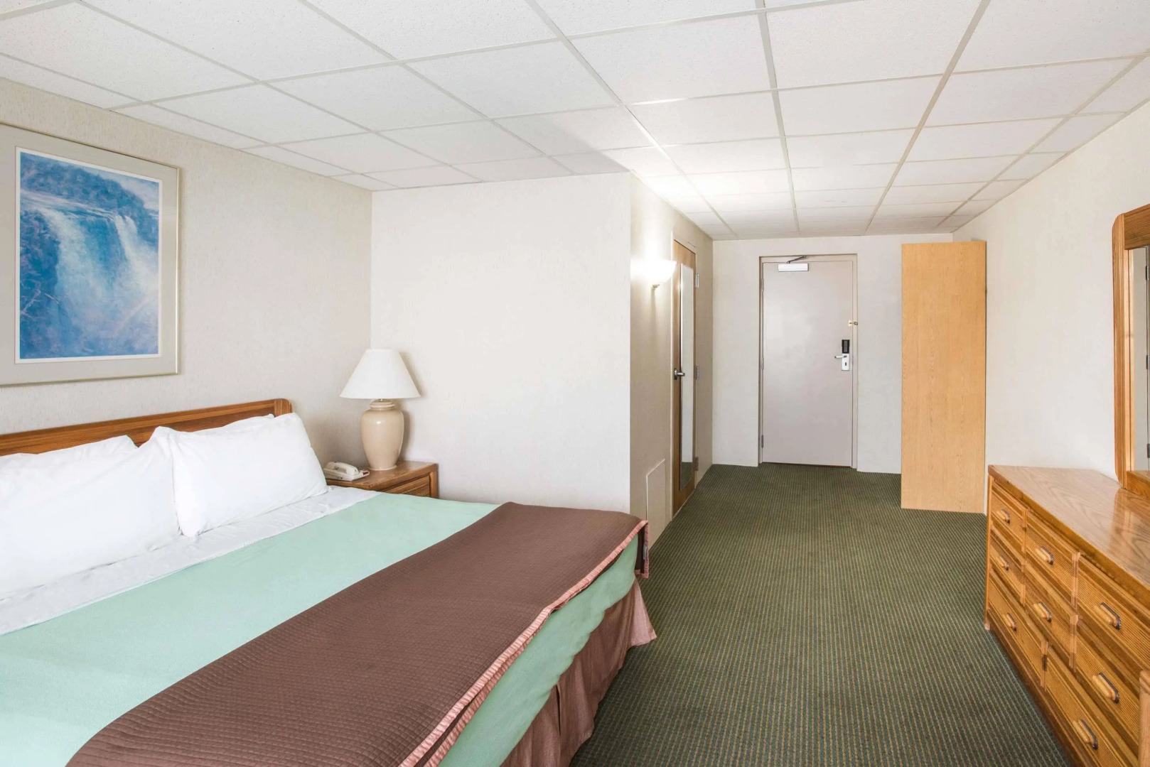 Howard Johnson Closest to the Falls and Casino