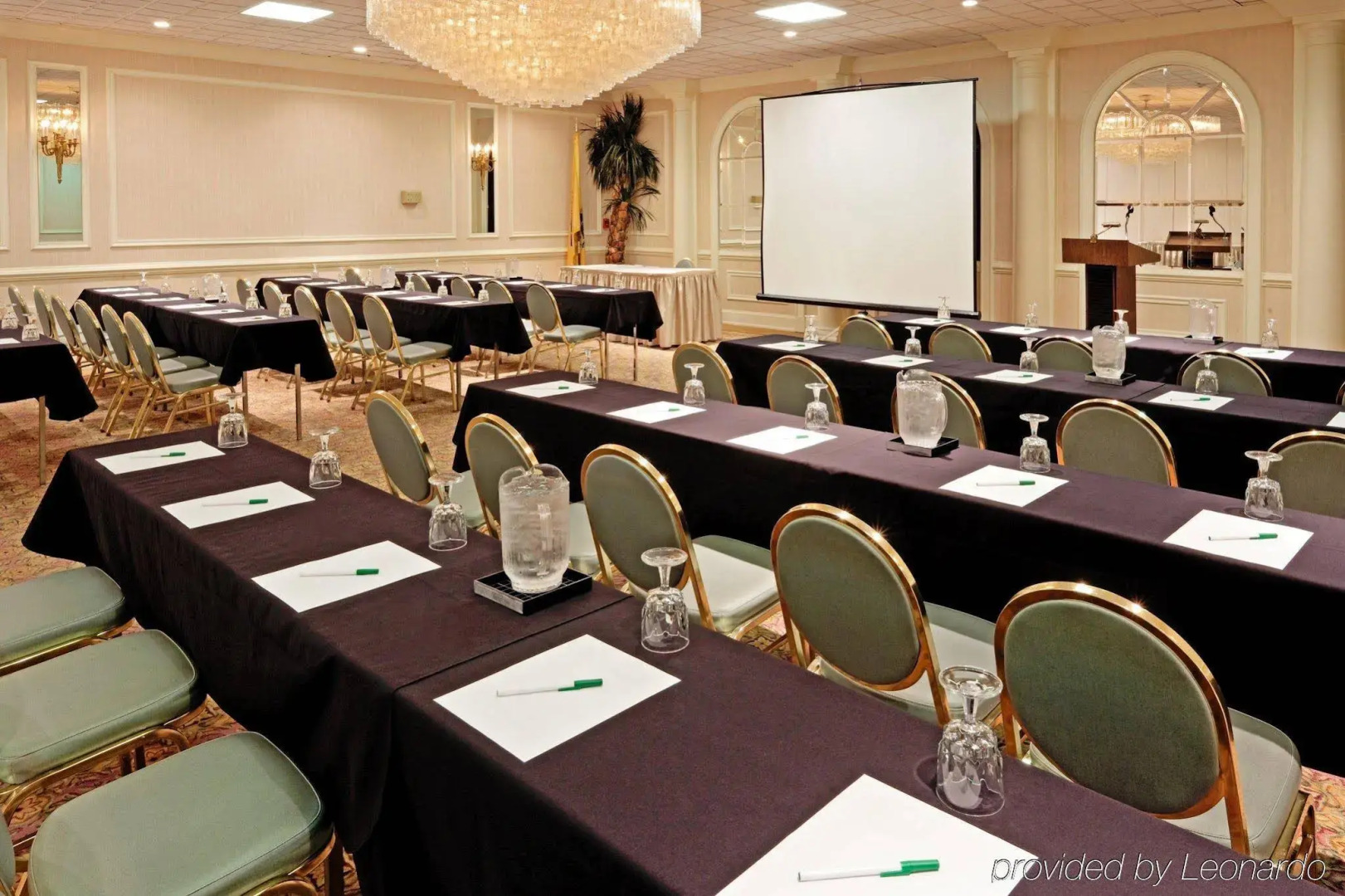 Red Roof PLUS+ Newark Liberty Airport - Carteret