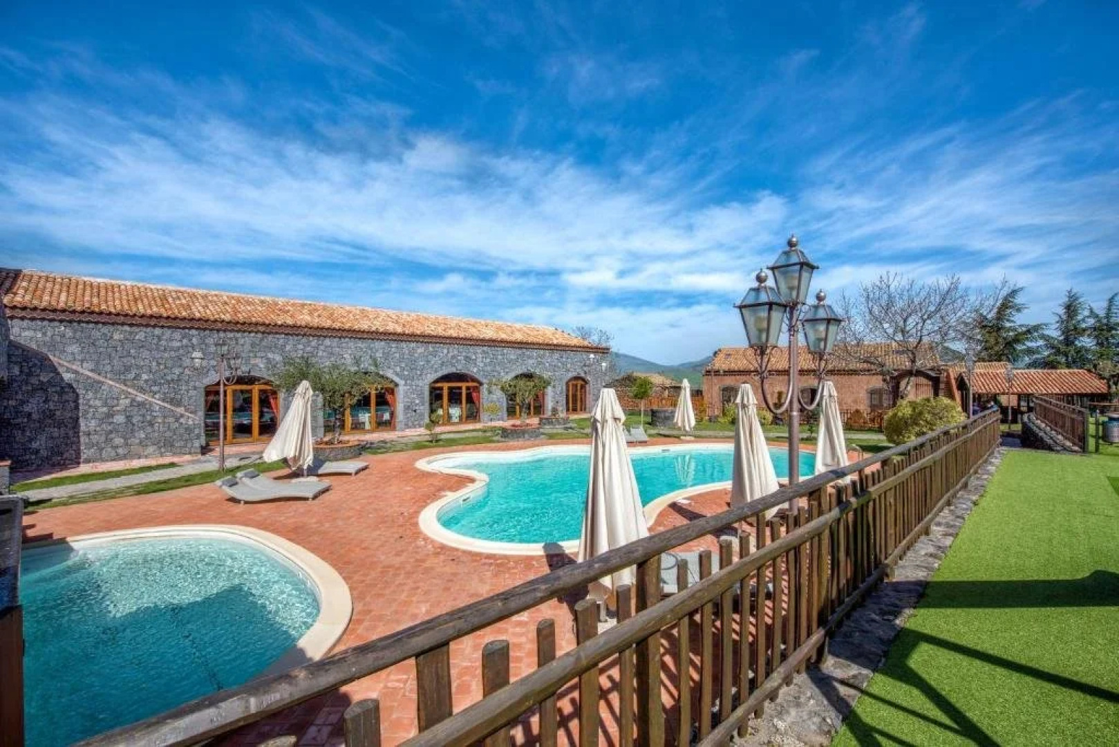 Etna Quota Mille Boutique Hotel, Typical Sicilian Food & Wine