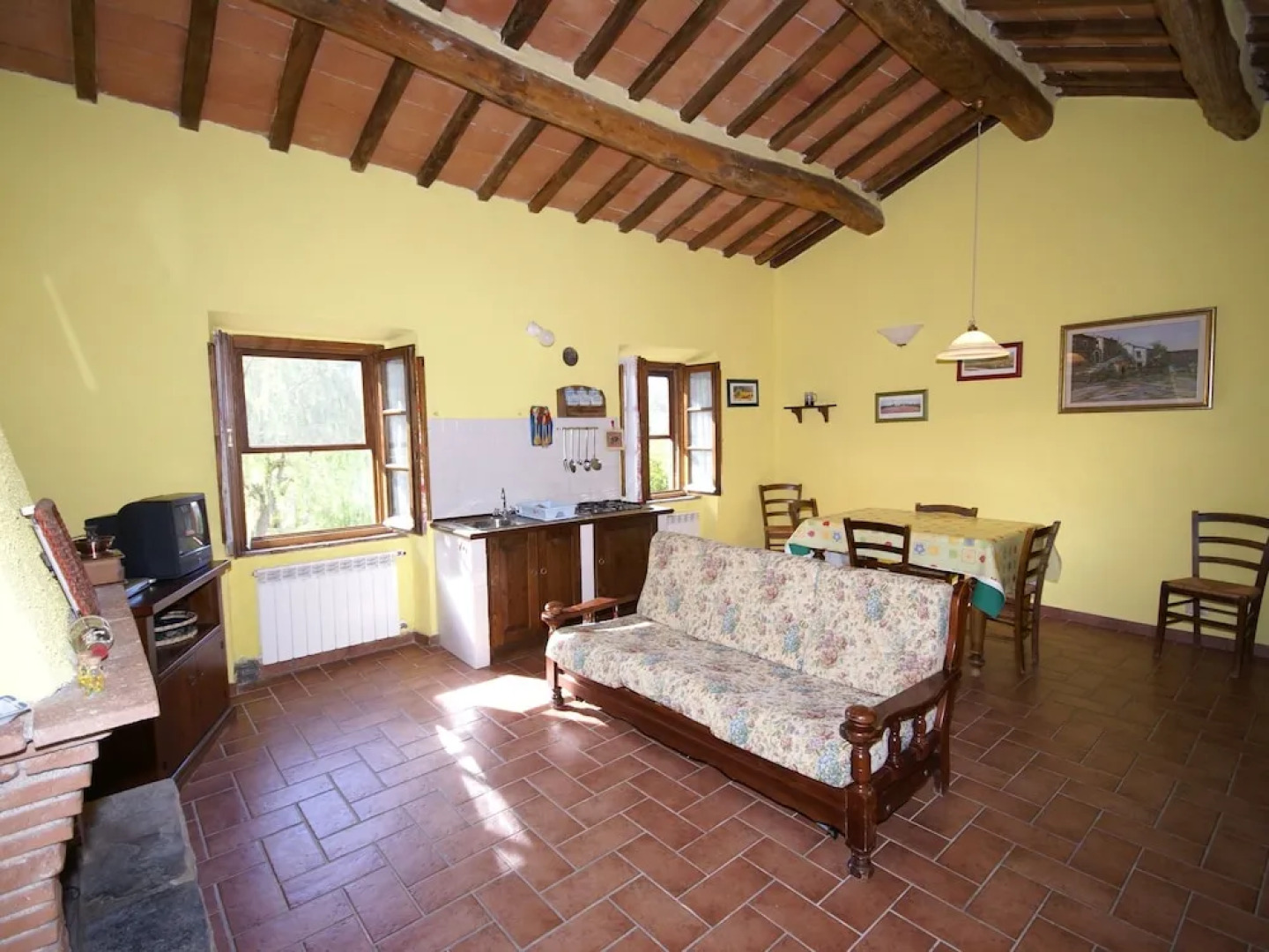 Ethereal Holiday Home in Arcidosso with Hot Tub