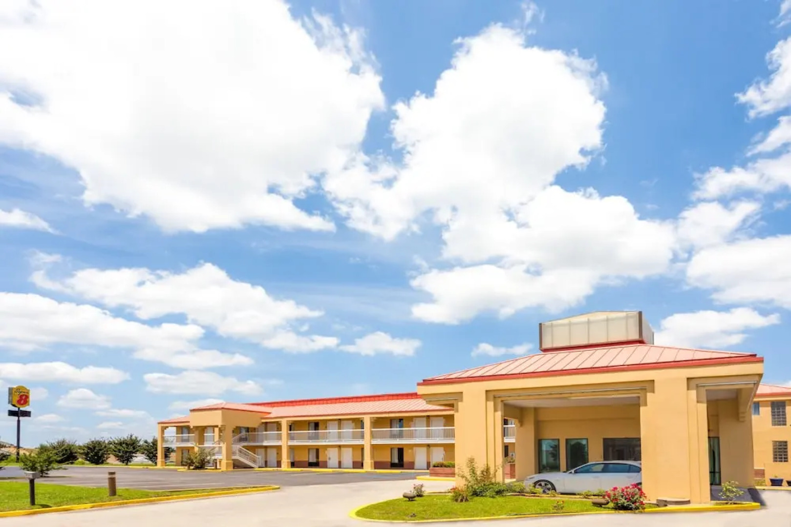 Super 8 Madison/Ridgeland Area